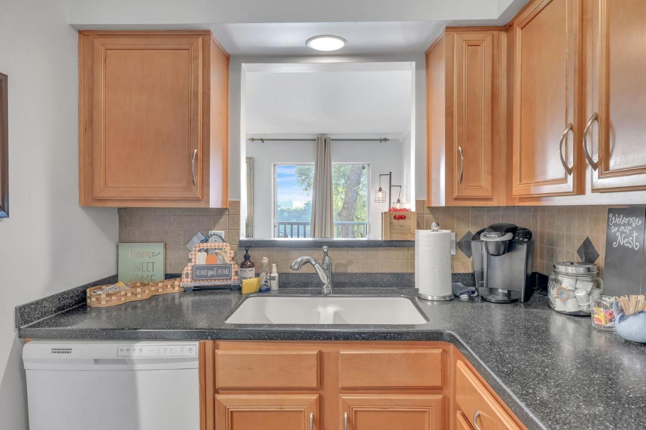 Nash Gold Private Condo - 2Bed, 2Bath, Sleep 6, 25 Min Walk To Broadway And All Nashville Attractions, Pool, Gym Exterior photo